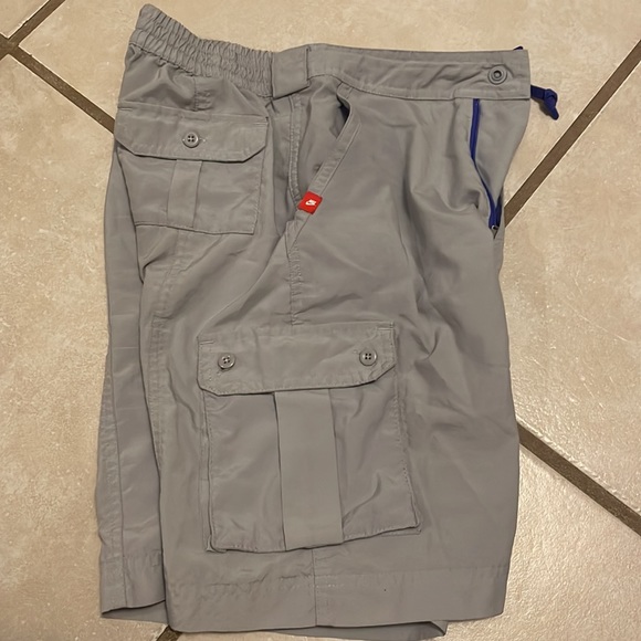 Nike youth medium cargo shorts - Picture 2 of 2